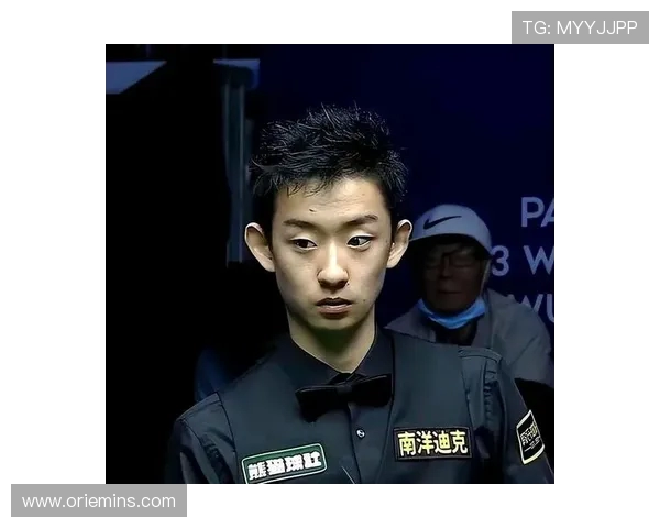 斯诺克赛场激战正酣 精英选手争锋相对上演精彩对决