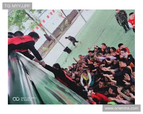 FPX在挑战者杯中展现卓越团队协作能力的深度分析与点评