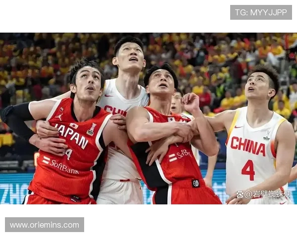 中国男篮迎战强敌拼搏精神十足 力争晋级世界大赛四强 中国男篮迎战强敌拼搏精神十足 力争晋级世界大赛四强